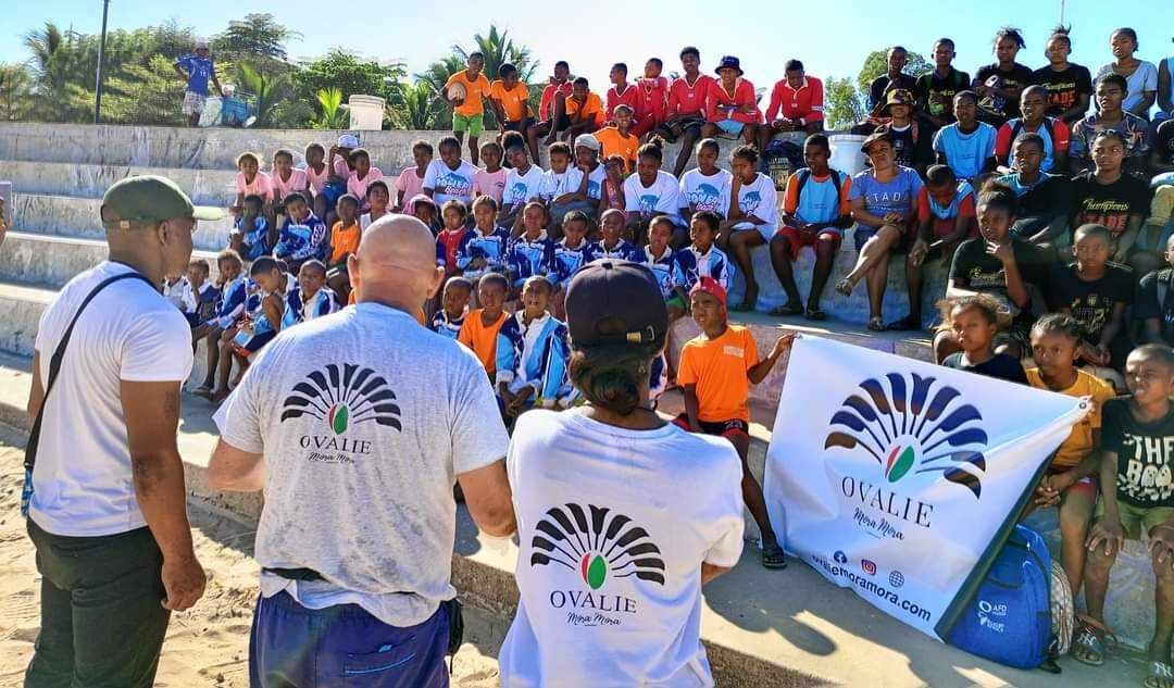 L'association Ovalie Mora Mora participe à l'organisation de tournois de Beach rugby à Madagascar